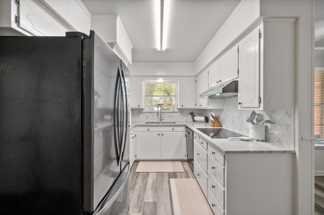 1409 Sundale Street, Ennis, TX 75119
