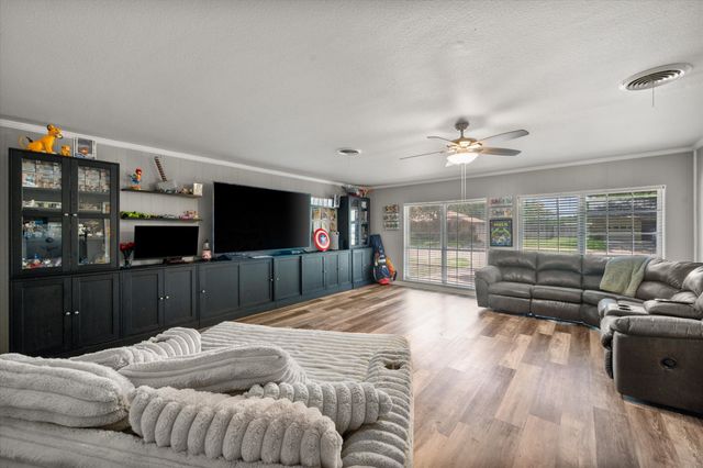 1409 Sundale Street, Ennis, TX 75119