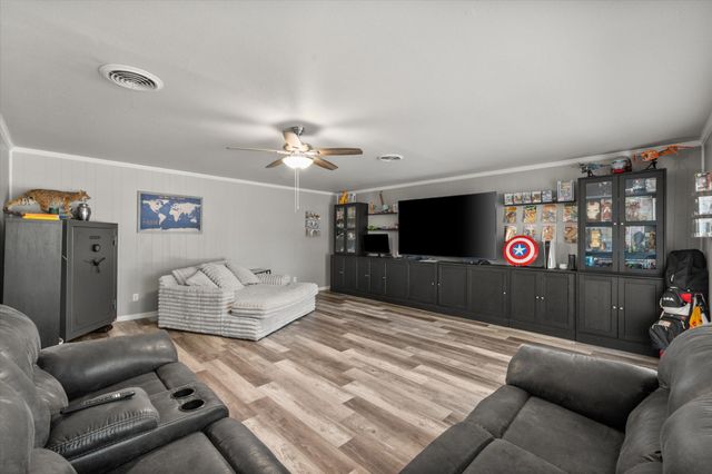 1409 Sundale Street, Ennis, TX 75119