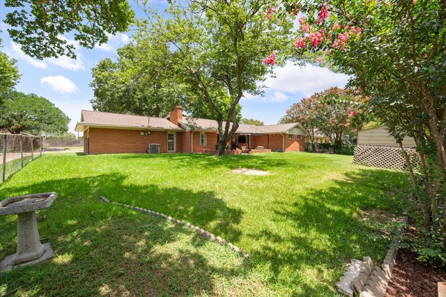 1409 Sundale Street, Ennis, TX 75119
