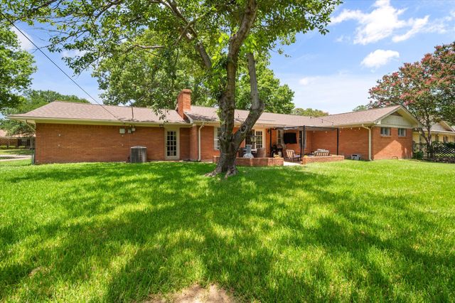 1409 Sundale Street, Ennis, TX 75119