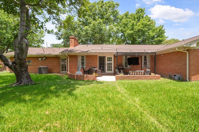 1409 Sundale Street, Ennis, TX 75119