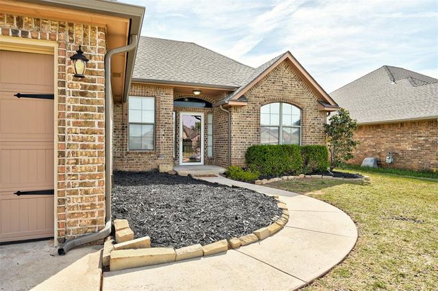 1108 Lanie Lane, Moore, OK 73160