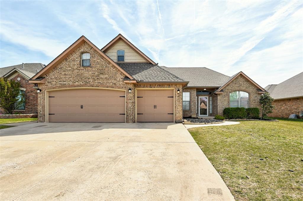 1108 Lanie Lane, Moore, OK 73160
