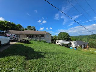 855 N Ridgecrest Rd, Luttrell, TN 37779