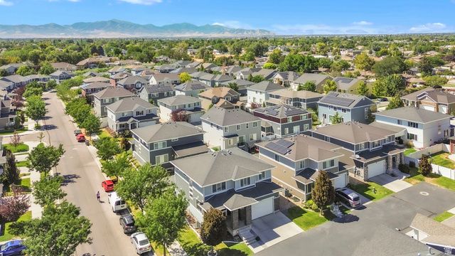 9732 S CALDERA LN, South Jordan, UT 84095