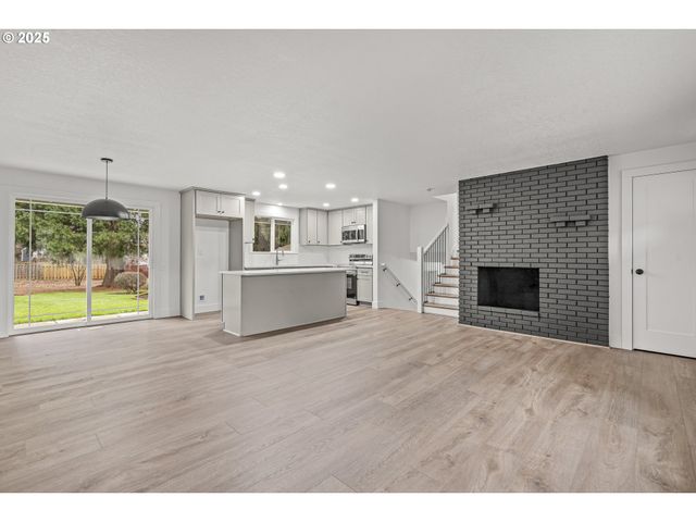 19446 MEYERS Rd, Oregon City, OR 97045