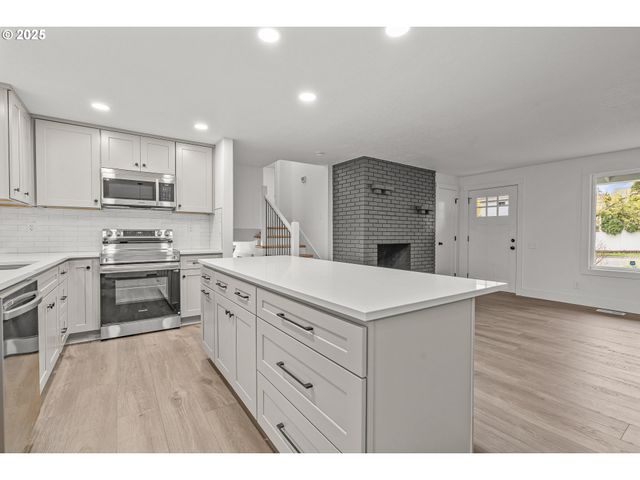 19446 MEYERS Rd, Oregon City, OR 97045