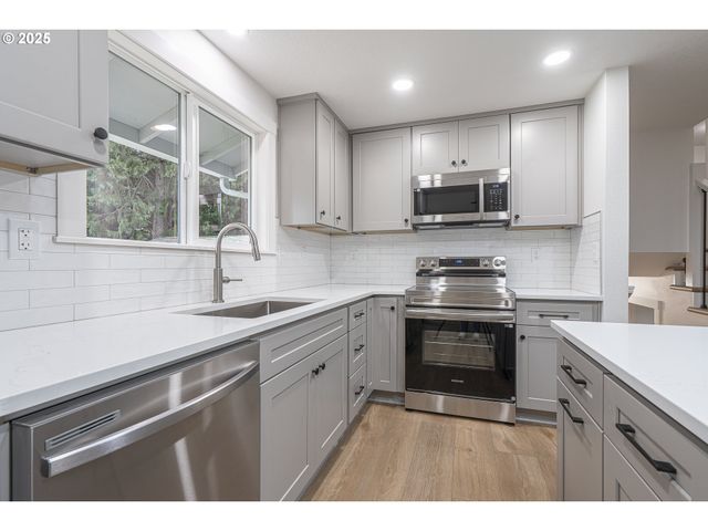 19446 MEYERS Rd, Oregon City, OR 97045