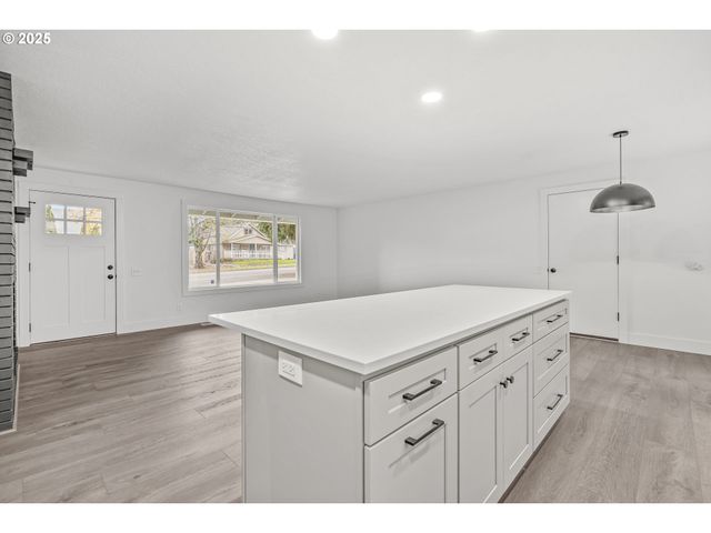 19446 MEYERS Rd, Oregon City, OR 97045