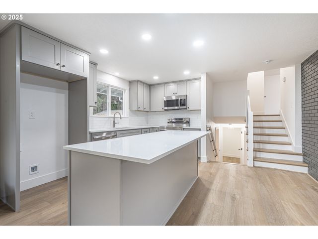 19446 MEYERS Rd, Oregon City, OR 97045