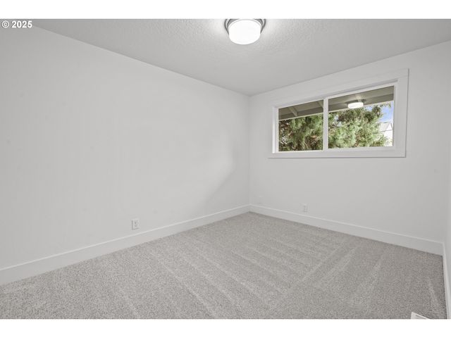 19446 MEYERS Rd, Oregon City, OR 97045