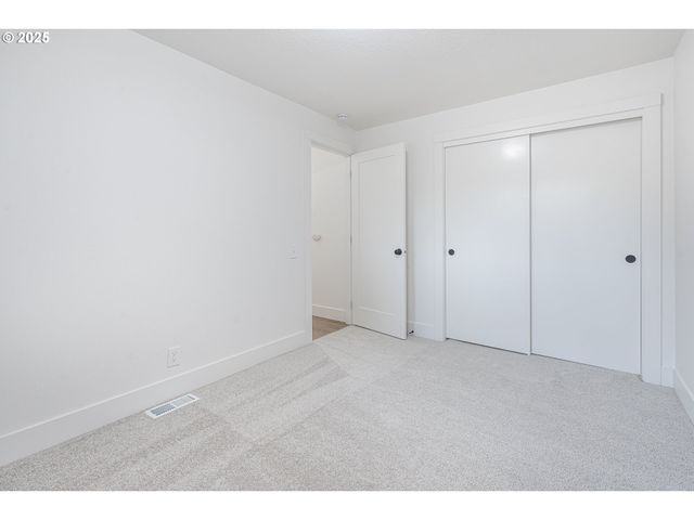 19446 MEYERS Rd, Oregon City, OR 97045