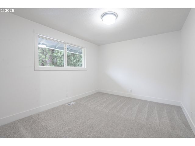 19446 MEYERS Rd, Oregon City, OR 97045