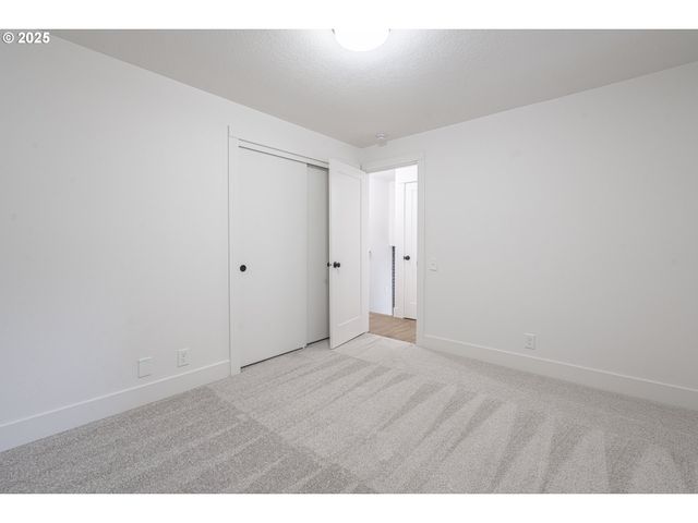 19446 MEYERS Rd, Oregon City, OR 97045