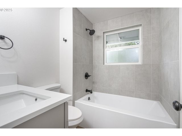 19446 MEYERS Rd, Oregon City, OR 97045