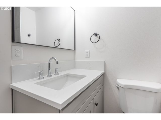 19446 MEYERS Rd, Oregon City, OR 97045