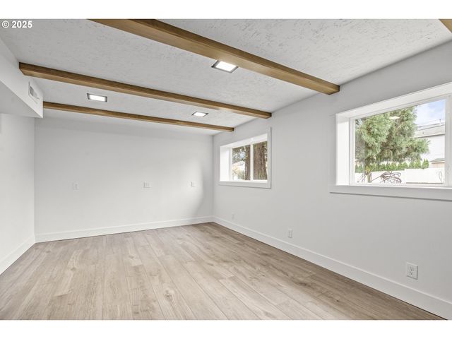 19446 MEYERS Rd, Oregon City, OR 97045