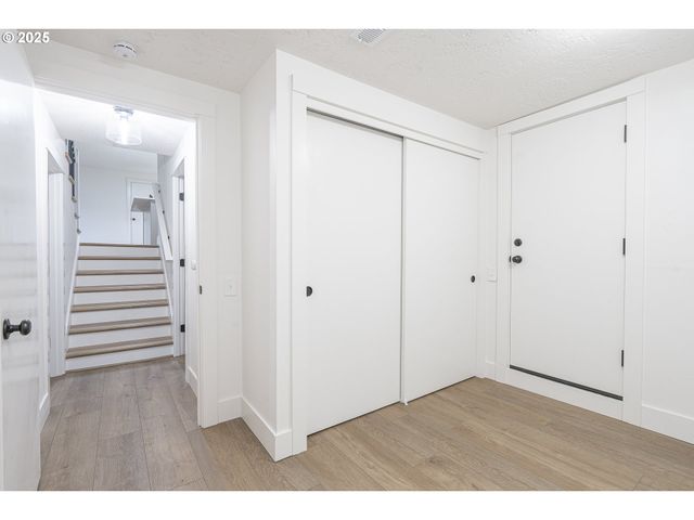 19446 MEYERS Rd, Oregon City, OR 97045