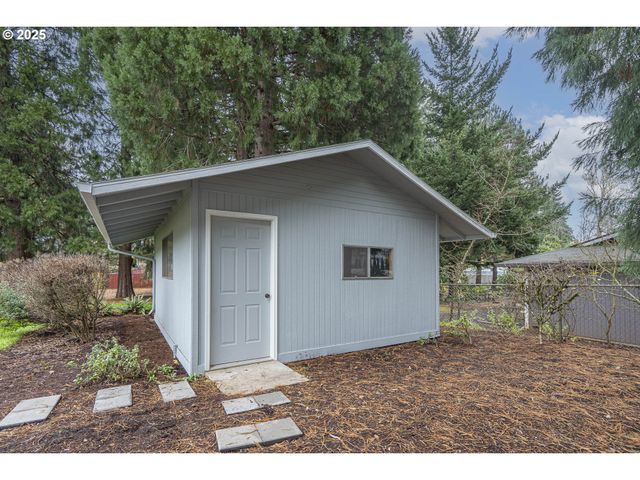 19446 MEYERS Rd, Oregon City, OR 97045
