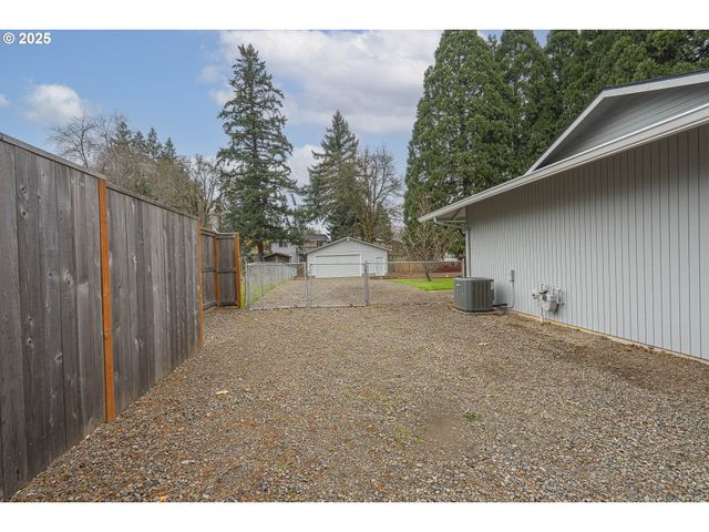 19446 MEYERS Rd, Oregon City, OR 97045