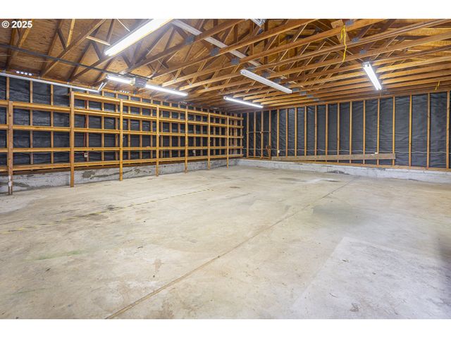 19446 MEYERS Rd, Oregon City, OR 97045