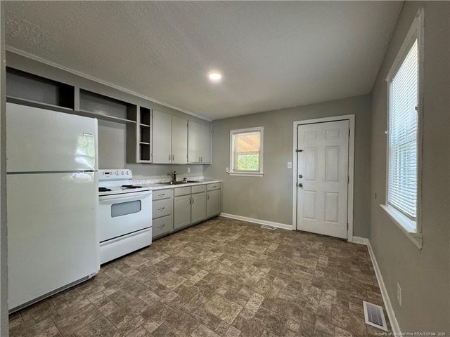 405 Laura Court, Spring Lake, NC 28390