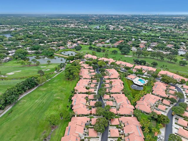 132 Old Meadow Way, Palm Beach Gardens, FL 33418