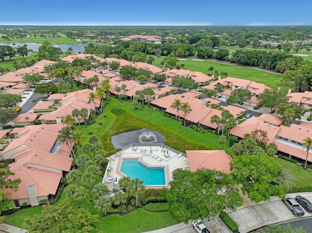 132 Old Meadow Way, Palm Beach Gardens, FL 33418