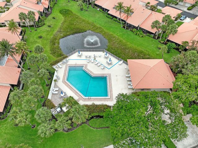 132 Old Meadow Way, Palm Beach Gardens, FL 33418