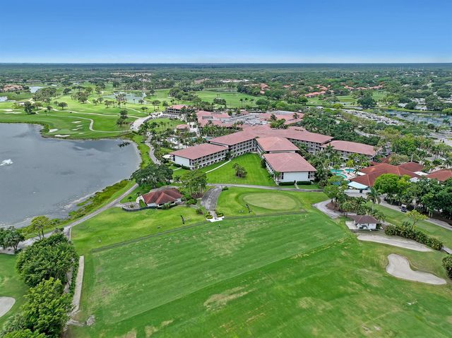 132 Old Meadow Way, Palm Beach Gardens, FL 33418