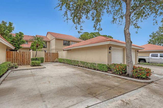 132 Old Meadow Way, Palm Beach Gardens, FL 33418