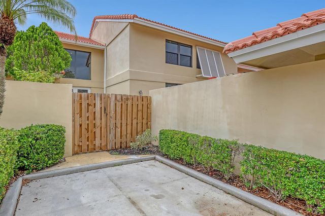 132 Old Meadow Way, Palm Beach Gardens, FL 33418