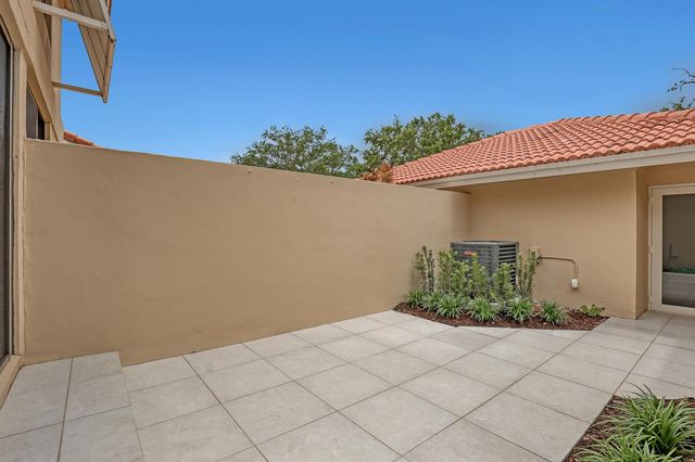 132 Old Meadow Way, Palm Beach Gardens, FL 33418