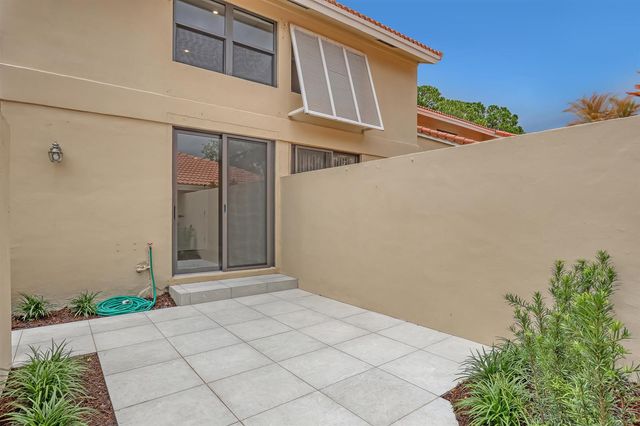 132 Old Meadow Way, Palm Beach Gardens, FL 33418