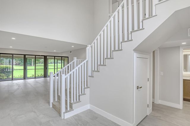 132 Old Meadow Way, Palm Beach Gardens, FL 33418