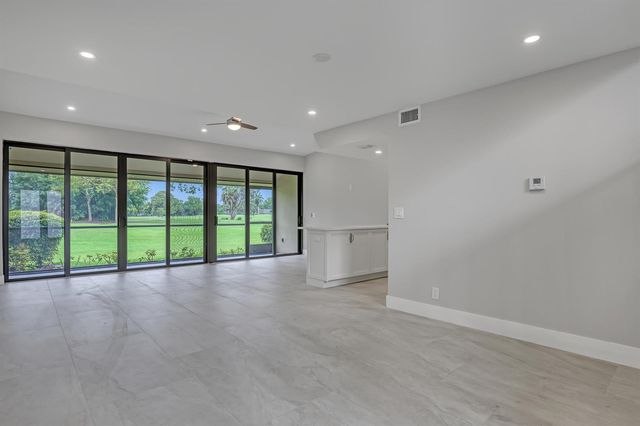 132 Old Meadow Way, Palm Beach Gardens, FL 33418