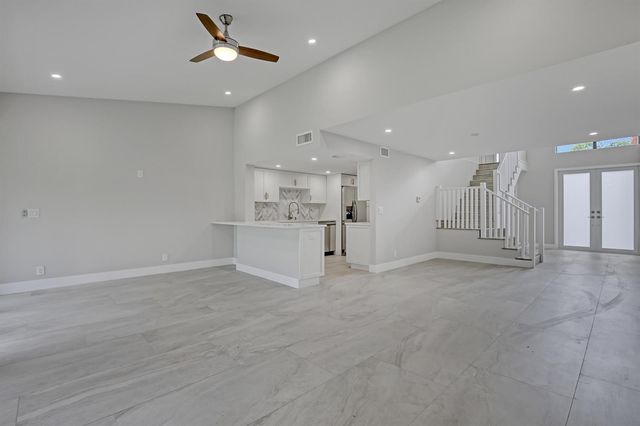 132 Old Meadow Way, Palm Beach Gardens, FL 33418