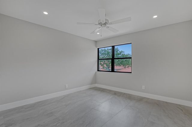 132 Old Meadow Way, Palm Beach Gardens, FL 33418