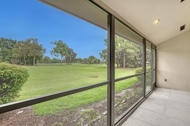 132 Old Meadow Way, Palm Beach Gardens, FL 33418