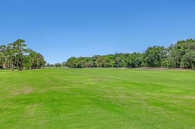 132 Old Meadow Way, Palm Beach Gardens, FL 33418