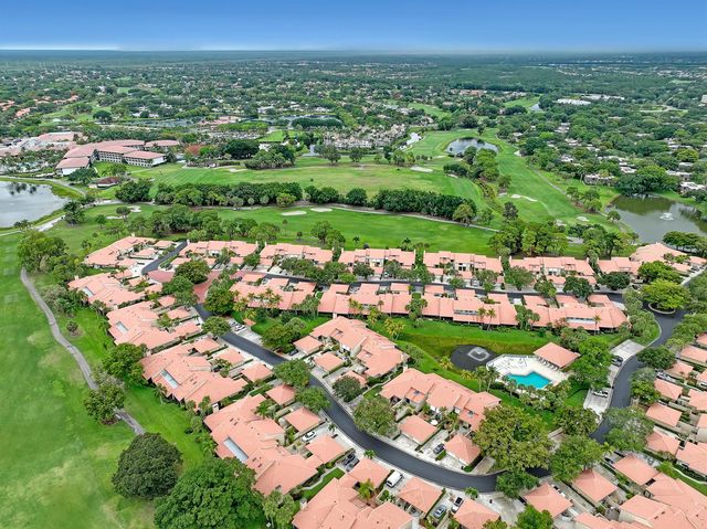 132 Old Meadow Way, Palm Beach Gardens, FL 33418