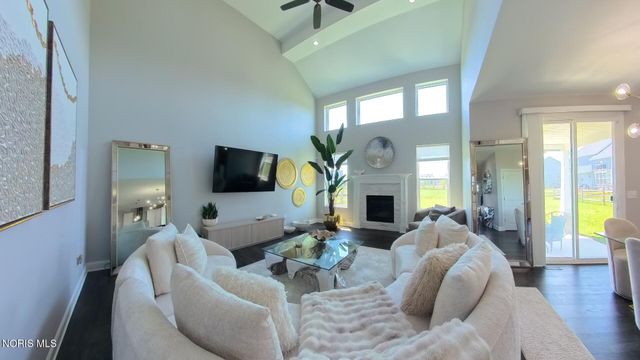 1038 Stoneleigh Road, Perrysburg, OH 43551