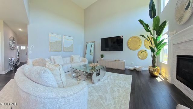 1038 Stoneleigh Road, Perrysburg, OH 43551
