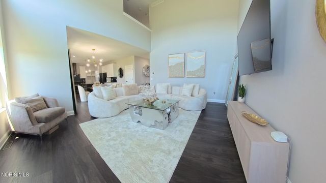 1038 Stoneleigh Road, Perrysburg, OH 43551