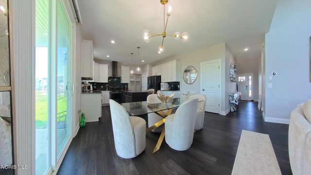 1038 Stoneleigh Road, Perrysburg, OH 43551