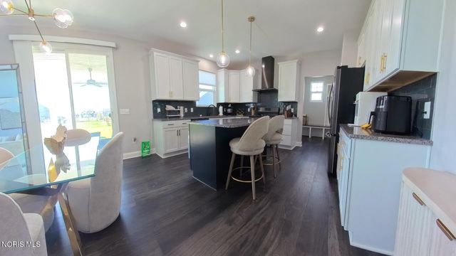 1038 Stoneleigh Road, Perrysburg, OH 43551