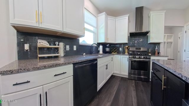 1038 Stoneleigh Road, Perrysburg, OH 43551