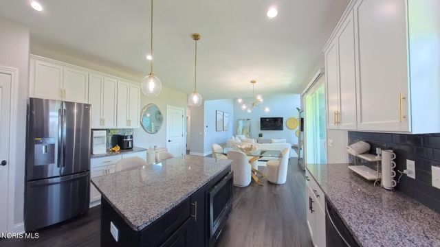 1038 Stoneleigh Road, Perrysburg, OH 43551