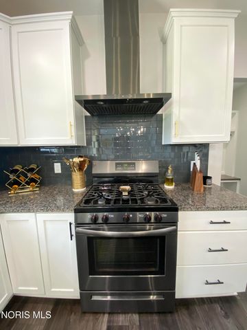 1038 Stoneleigh Road, Perrysburg, OH 43551